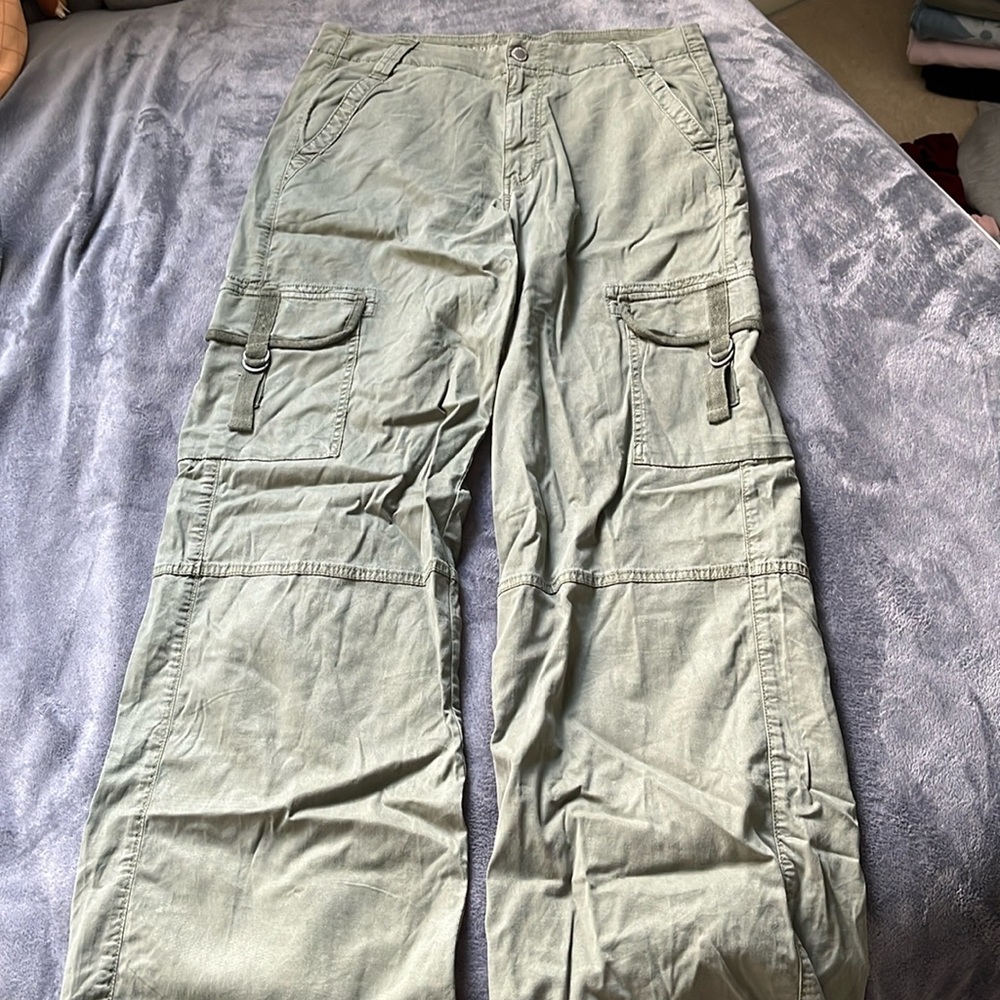 American eagle green cargo pants size 6